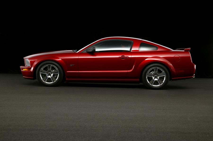  Ford Mustang GT 2005 года  (фото 75 из 209)